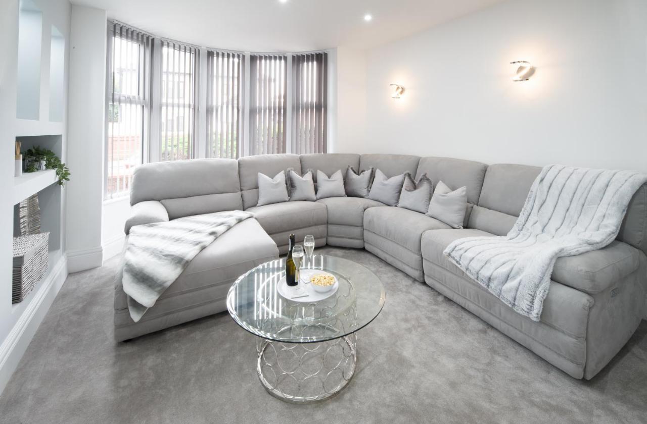 Large, Modern Family Home With Hot Tub Blackpool Exteriér fotografie